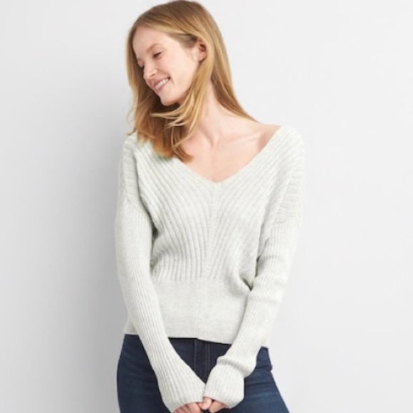 NWT GAP Ribbed V-Neck Sweater - Picture 1 of 5